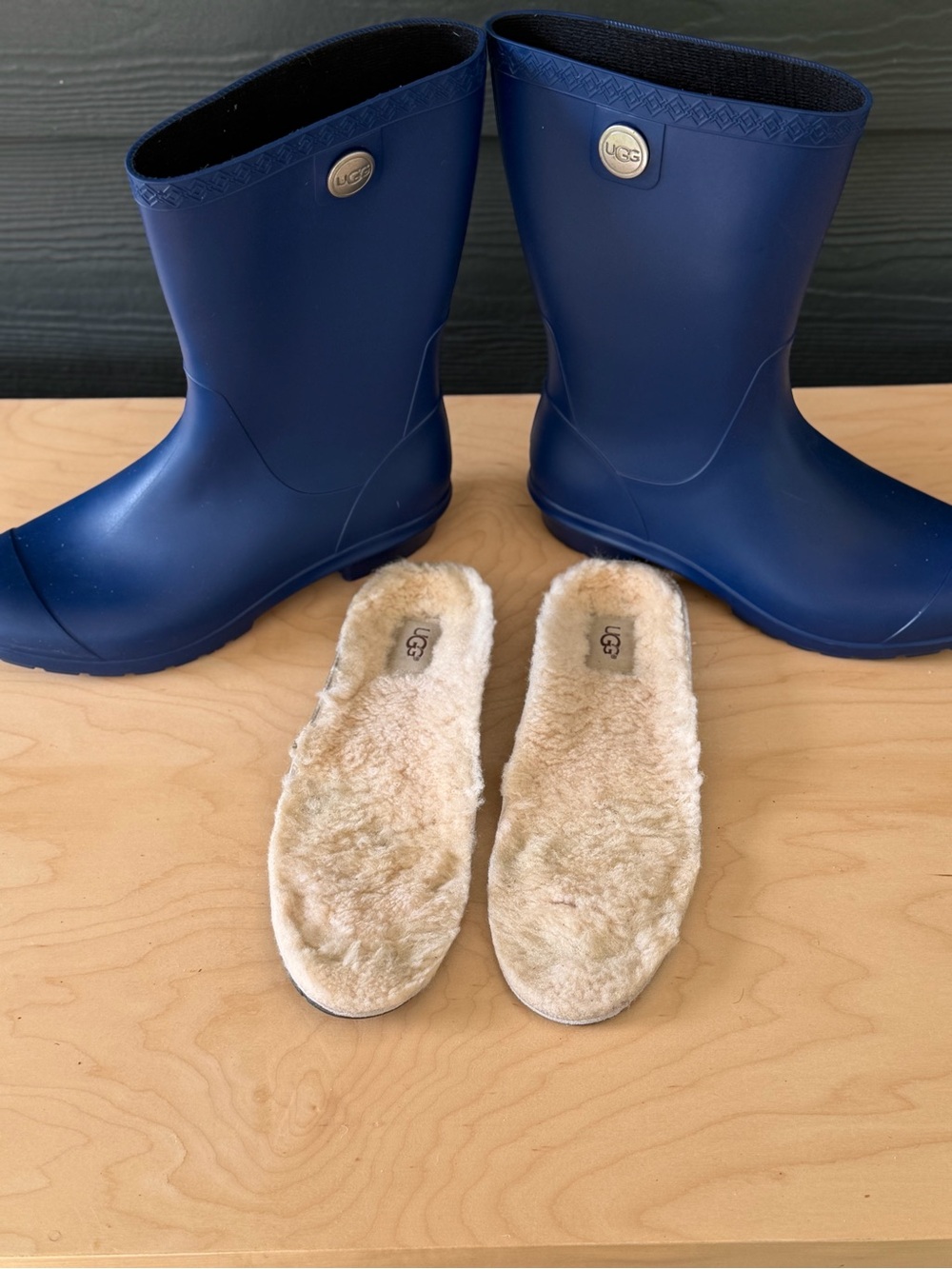 UGG Women’s Navy Rain Boots size 7